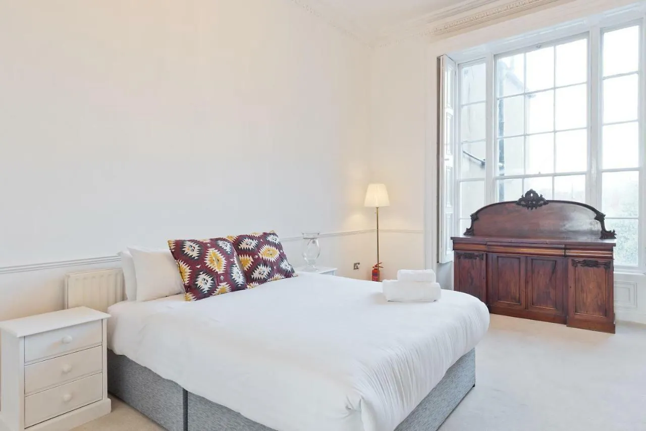 The Patrick Kavanagh Suite - Hiphipstay Dublin 0*,